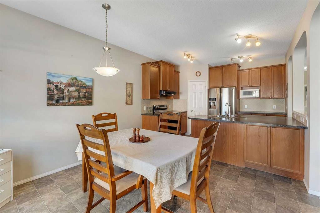 149 Saddlecrest Green Ne, Calgary, AB - Indoor Photo Showing Dining Room