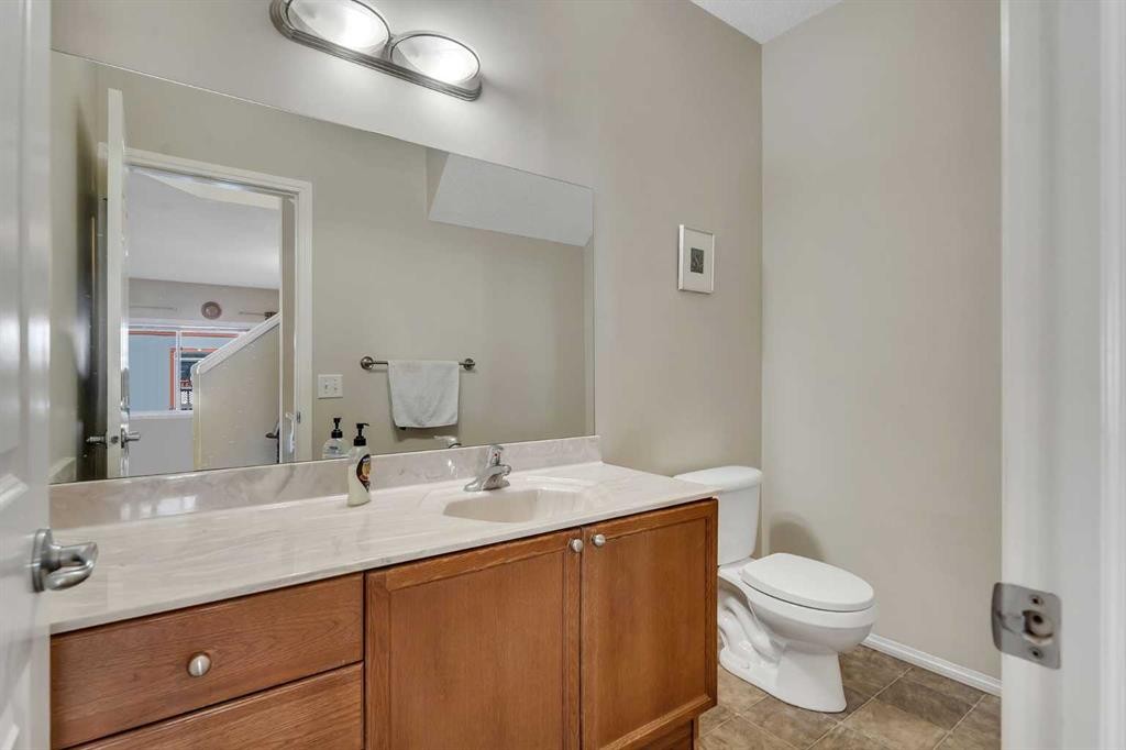 149 Saddlecrest Green Ne, Calgary, AB - Indoor Photo Showing Bathroom