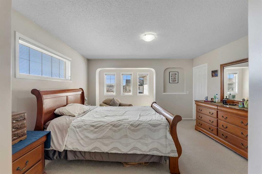 149 Saddlecrest Green Ne, Calgary, AB - Indoor Photo Showing Bedroom