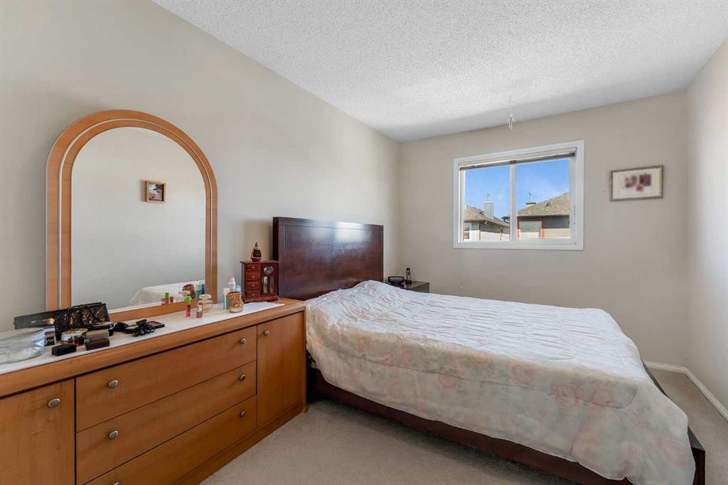 149 Saddlecrest Green Ne, Calgary, AB - Indoor Photo Showing Bedroom