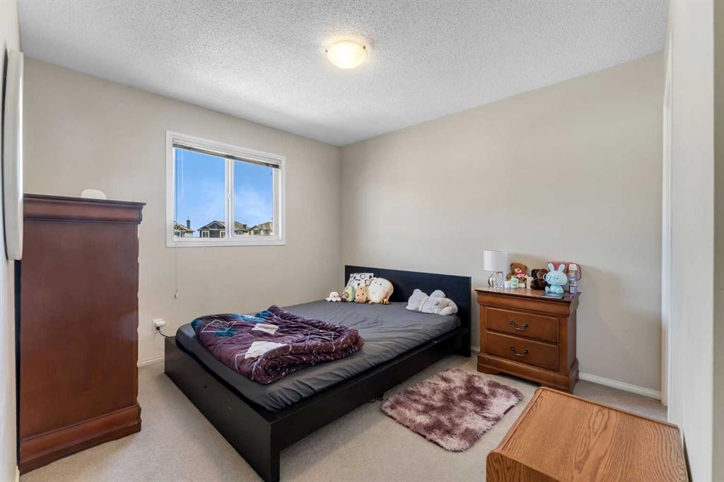 149 Saddlecrest Green Ne, Calgary, AB - Indoor Photo Showing Bedroom