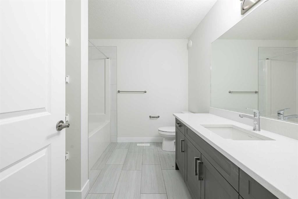 182 Sora Way Se, Calgary, AB - Indoor Photo Showing Bathroom