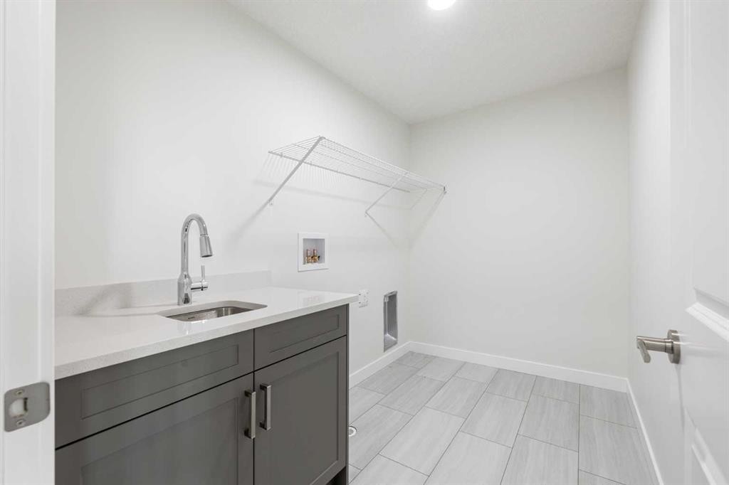 182 Sora Way Se, Calgary, AB - Indoor Photo Showing Bathroom