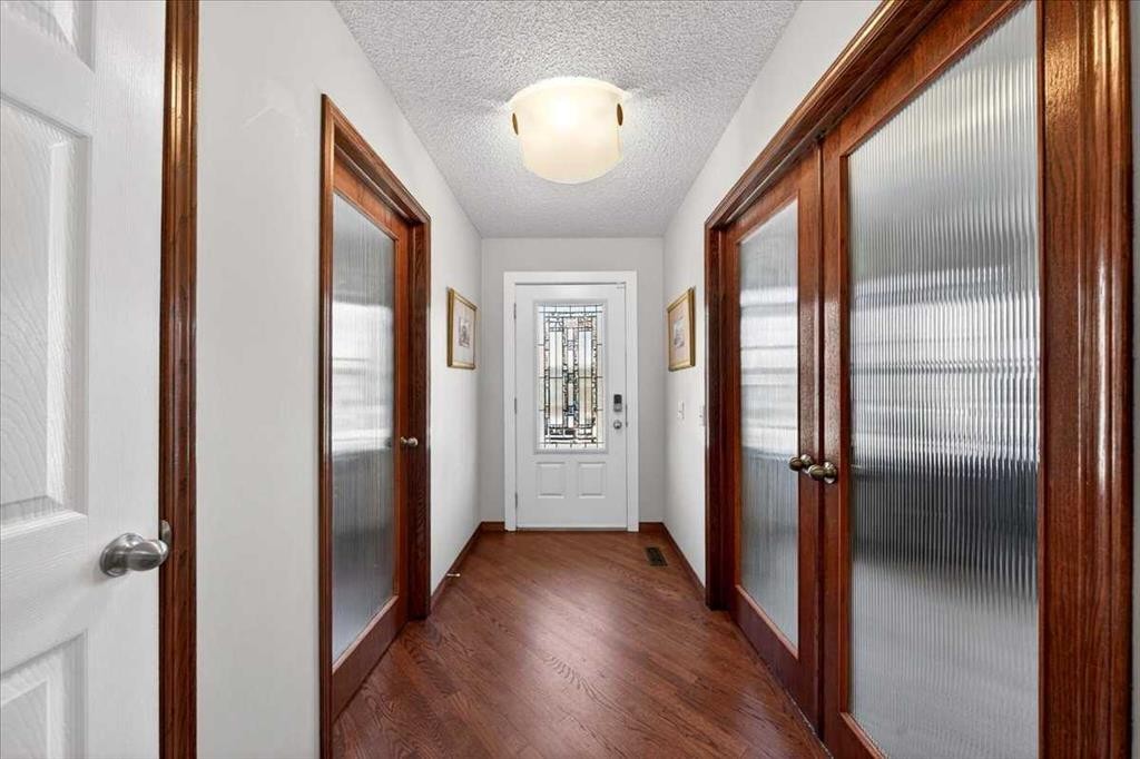 18 Inverness Rise Se, Calgary, AB - Indoor Photo Showing Other Room