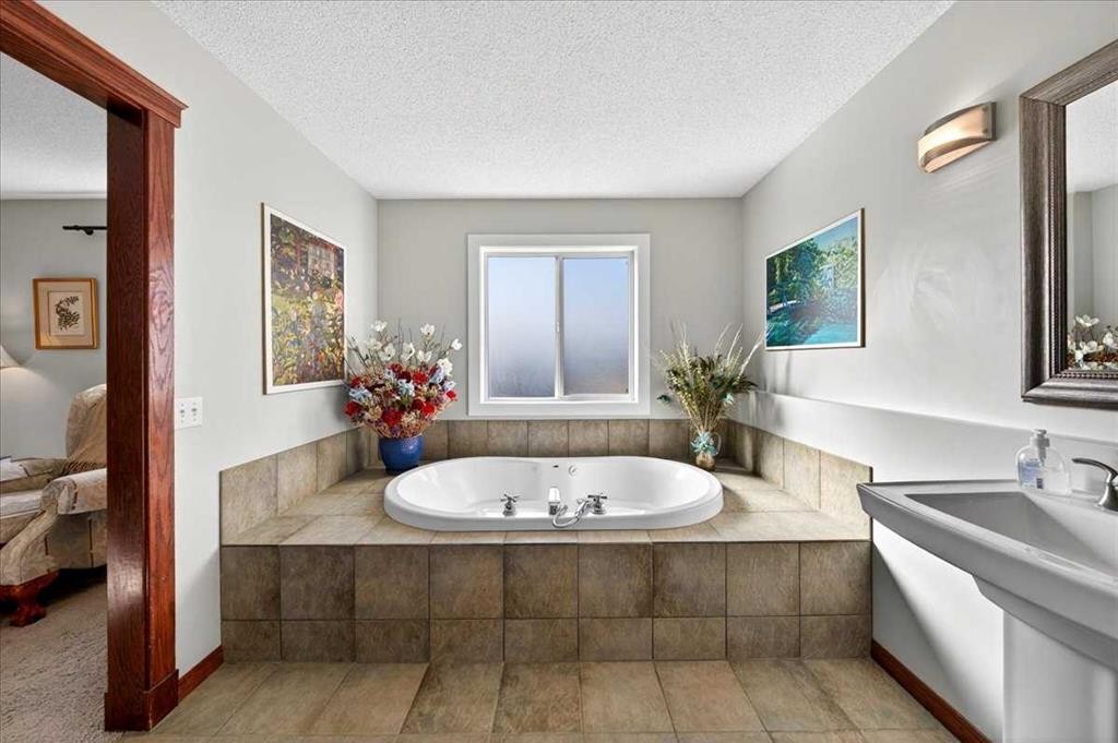 18 Inverness Rise Se, Calgary, AB - Indoor Photo Showing Bathroom
