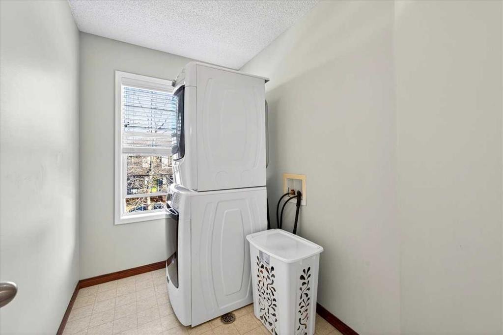 18 Inverness Rise Se, Calgary, AB - Indoor Photo Showing Other Room