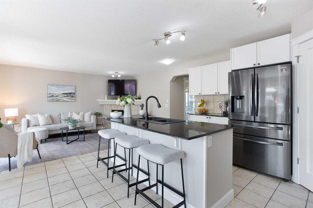 403 Morningside Way Sw, Airdrie, AB - Indoor Photo Showing Kitchen
