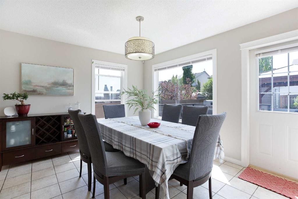 403 Morningside Way Sw, Airdrie, AB - Indoor Photo Showing Dining Room