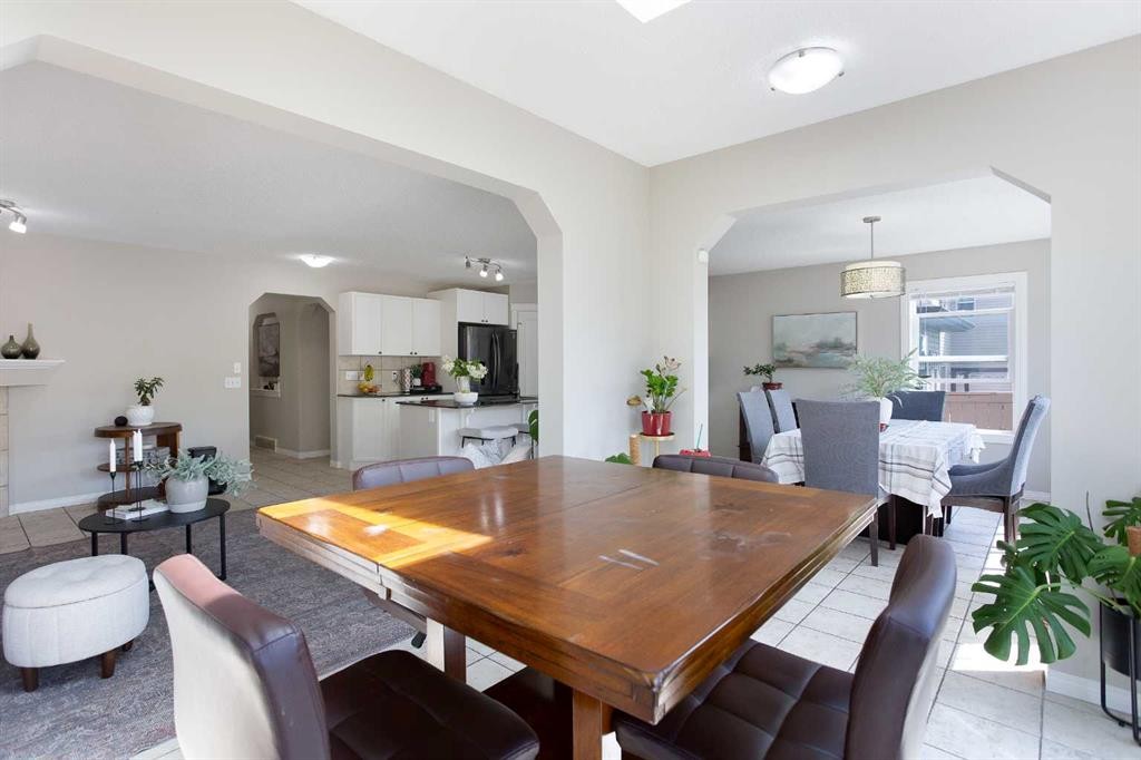 403 Morningside Way Sw, Airdrie, AB - Indoor Photo Showing Dining Room