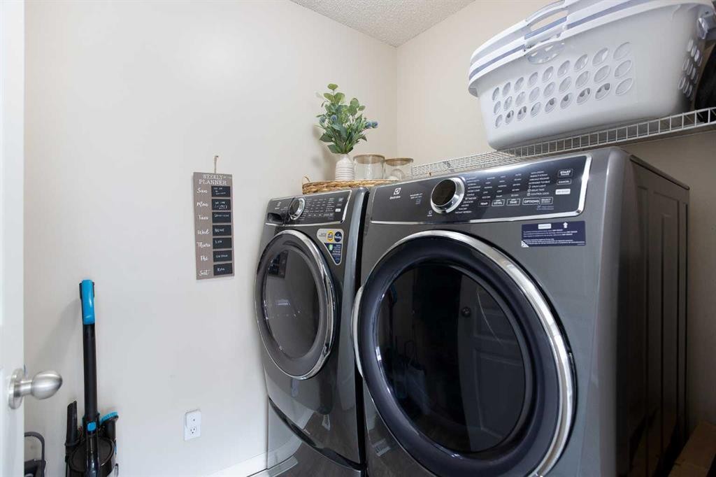 403 Morningside Way Sw, Airdrie, AB - Indoor Photo Showing Other Room