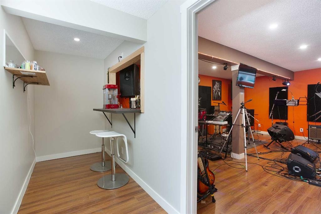 403 Morningside Way Sw, Airdrie, AB - Indoor Photo Showing Laundry Room