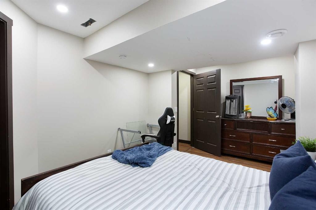 403 Morningside Way Sw, Airdrie, AB - Indoor Photo Showing Bedroom