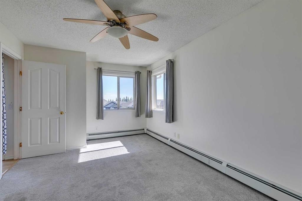 301-7301 Valleyview Park Se, Calgary, AB - Indoor Photo Showing Other Room