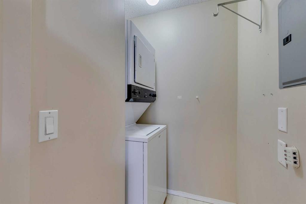 301-7301 Valleyview Park Se, Calgary, AB - Indoor Photo Showing Laundry Room