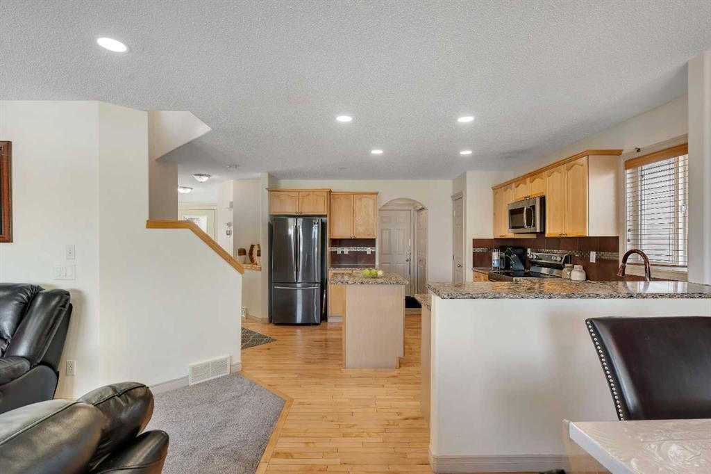 133 Everwoods Close Sw, Calgary, AB - Indoor Photo Showing Kitchen
