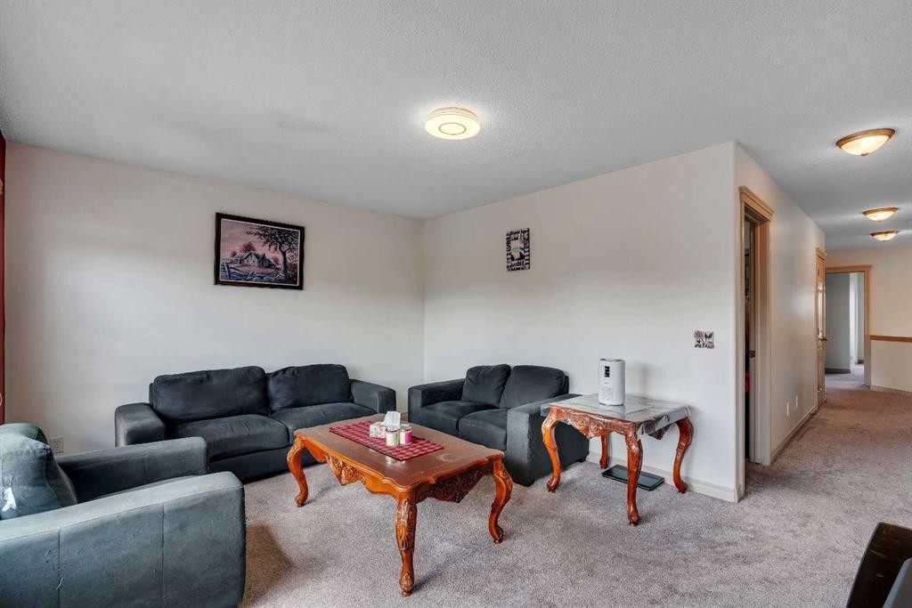 133 Everwoods Close Sw, Calgary, AB - Indoor Photo Showing Living Room