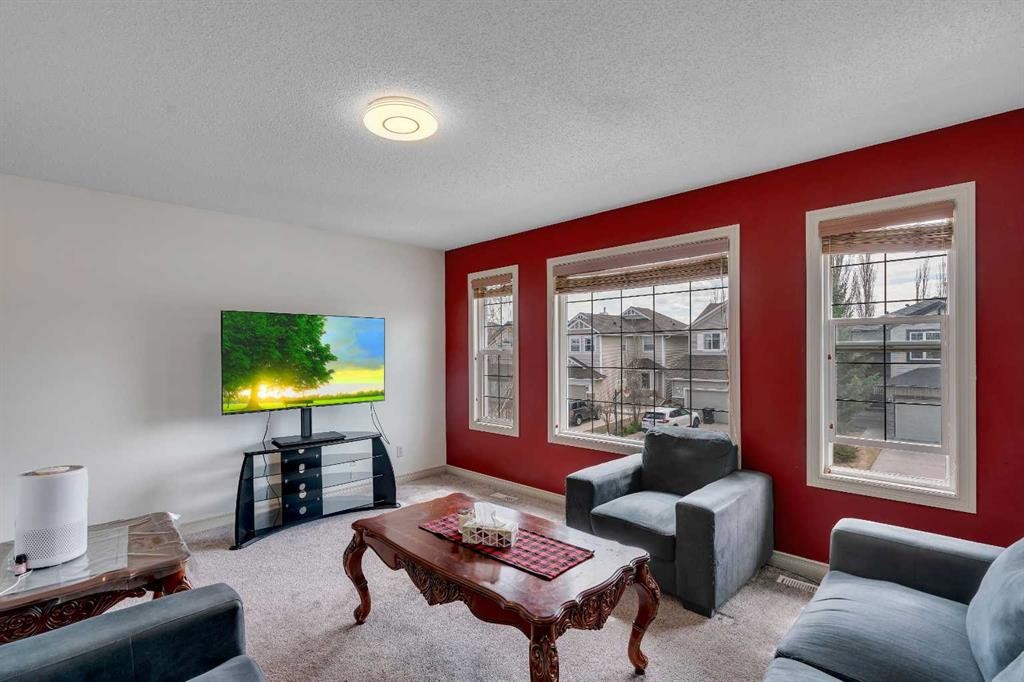 133 Everwoods Close Sw, Calgary, AB - Indoor Photo Showing Living Room