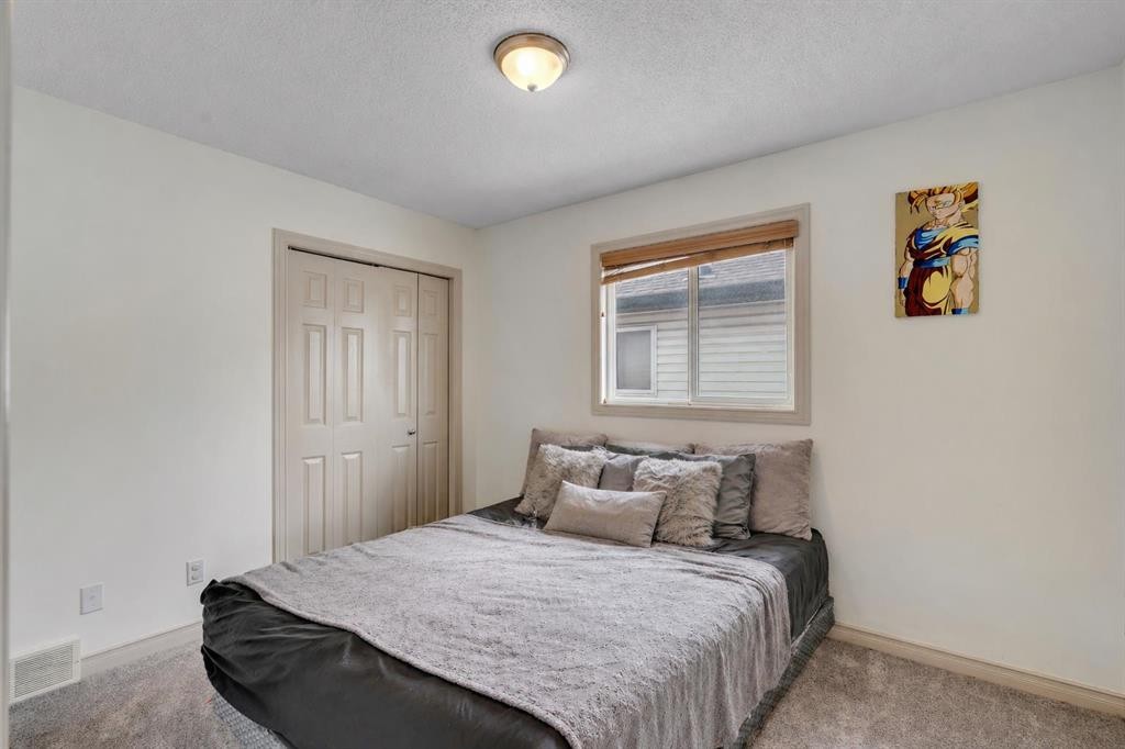 133 Everwoods Close Sw, Calgary, AB - Indoor Photo Showing Bedroom