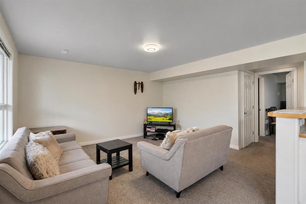 133 Everwoods Close Sw, Calgary, AB - Indoor Photo Showing Other Room