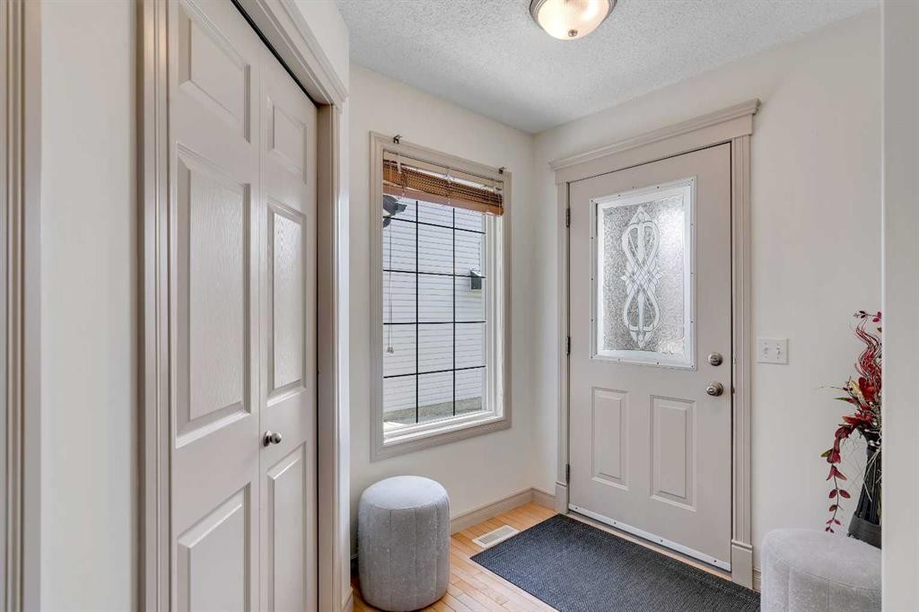 133 Everwoods Close Sw, Calgary, AB - Indoor Photo Showing Other Room