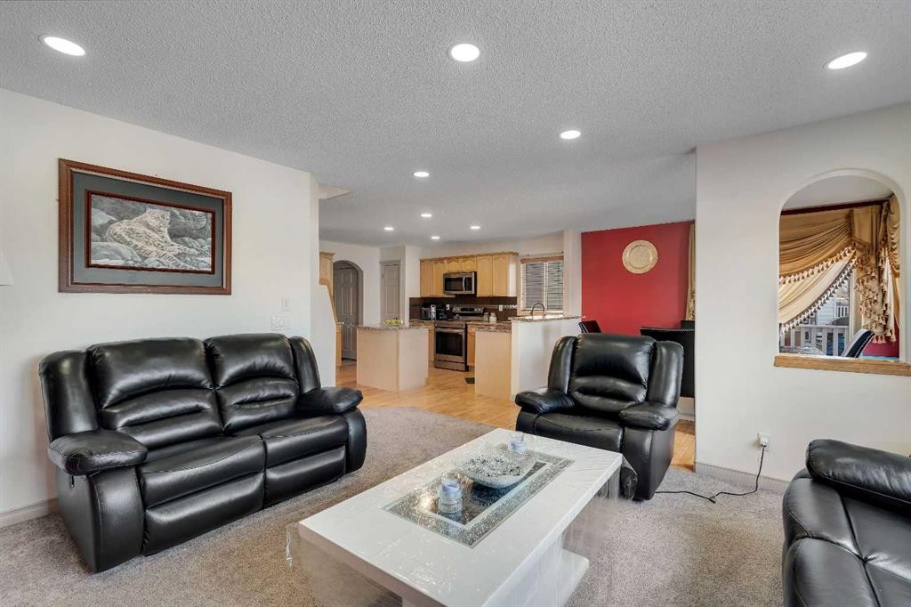 133 Everwoods Close Sw, Calgary, AB - Indoor Photo Showing Living Room