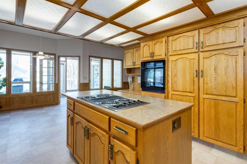 420 Hawkview Manor Circle Nw, Calgary, AB - Indoor Photo Showing Kitchen With Double Sink