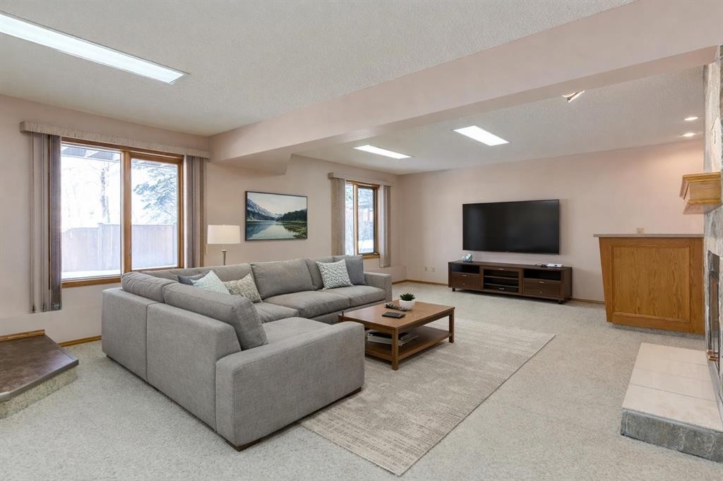 420 Hawkview Manor Circle Nw, Calgary, AB - Indoor Photo Showing Living Room