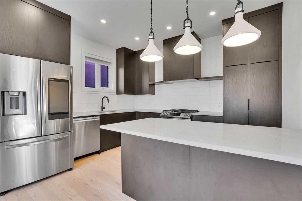 402 26 Avenue Nw, Calgary, AB - Indoor Photo Showing Kitchen With Stainless Steel Kitchen With Upgraded Kitchen