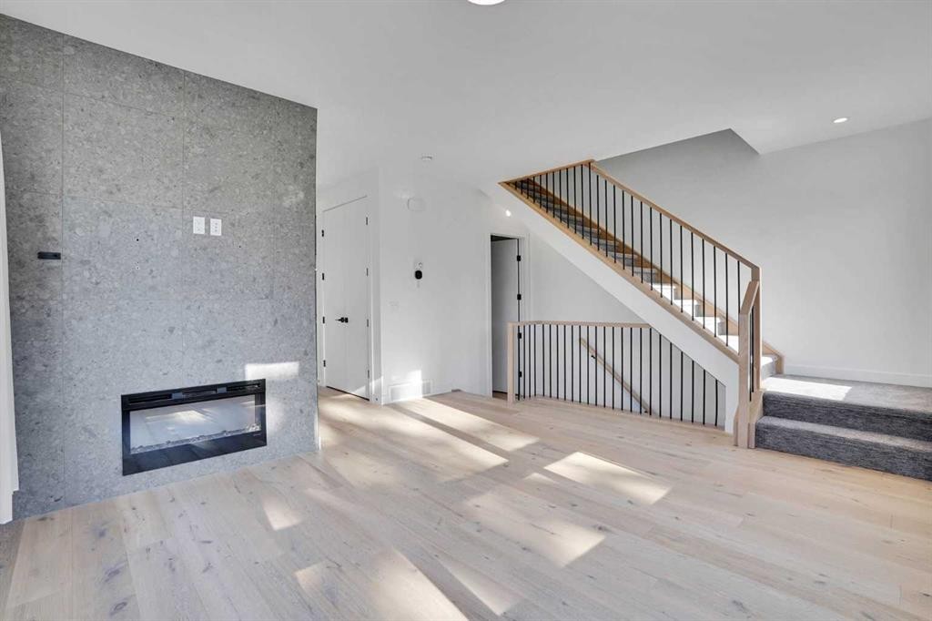 402 26 Avenue Nw, Calgary, AB - Indoor With Fireplace