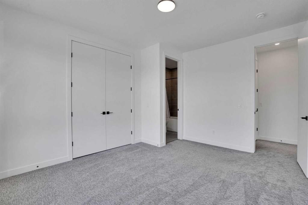402 26 Avenue Nw, Calgary, AB - Indoor Photo Showing Other Room