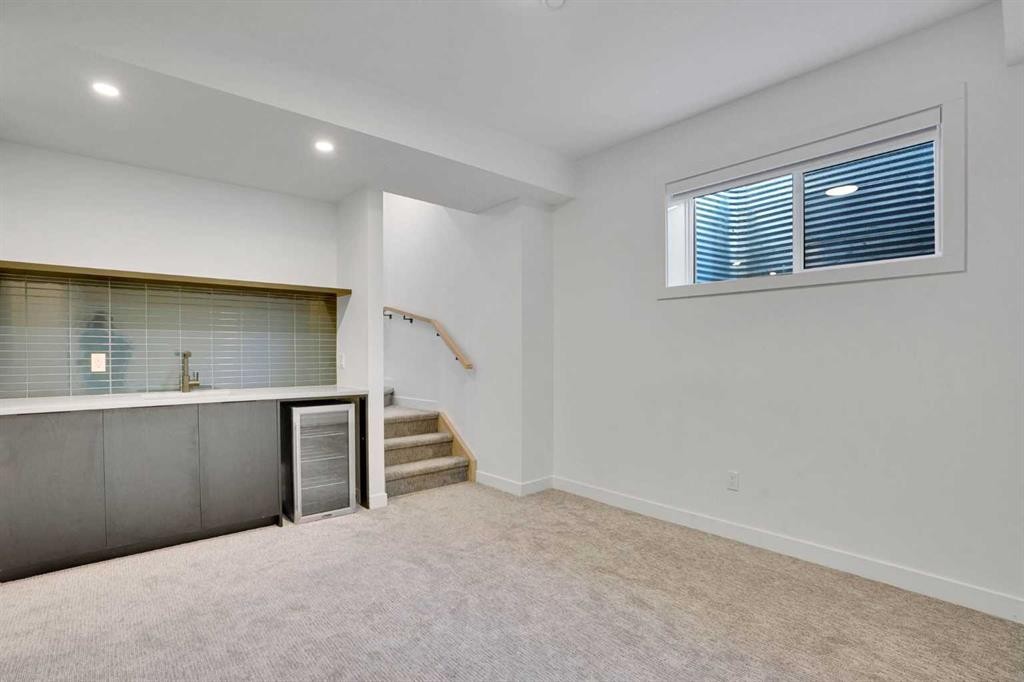 402 26 Avenue Nw, Calgary, AB - Indoor