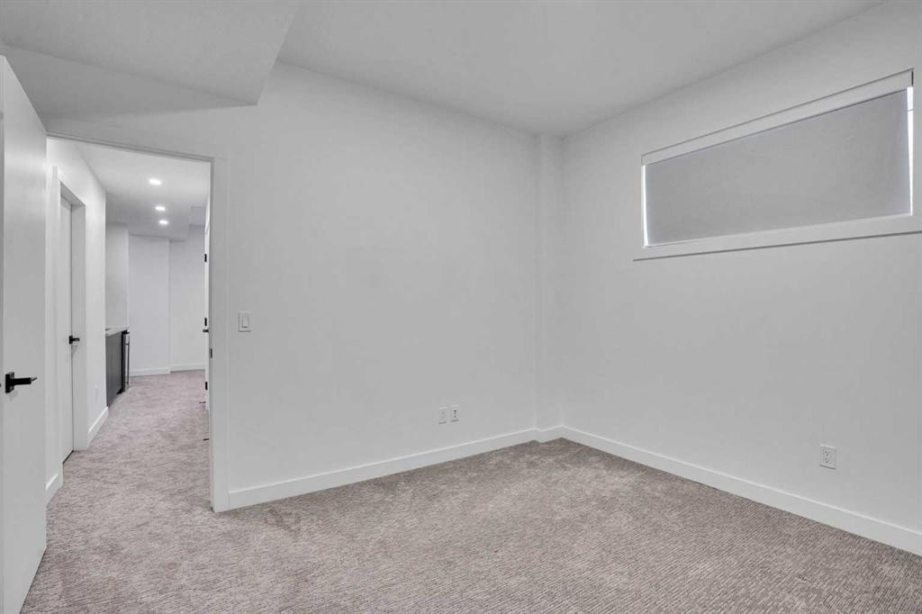 402 26 Avenue Nw, Calgary, AB - Indoor Photo Showing Other Room