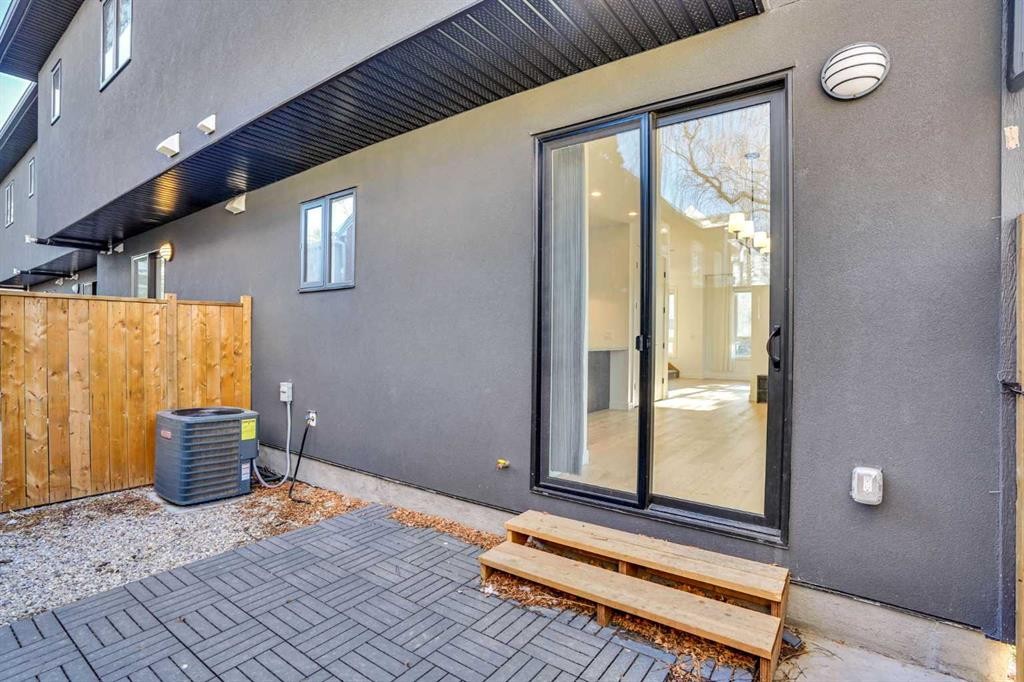 402 26 Avenue Nw, Calgary, AB - Outdoor With Exterior
