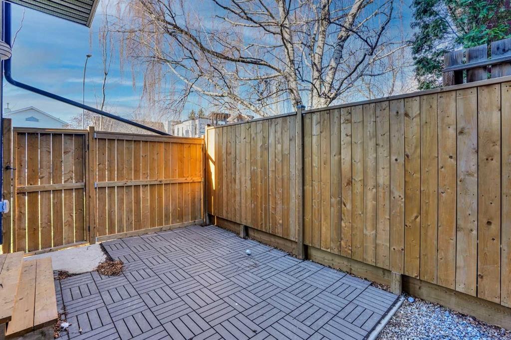 402 26 Avenue Nw, Calgary, AB - Outdoor With Exterior