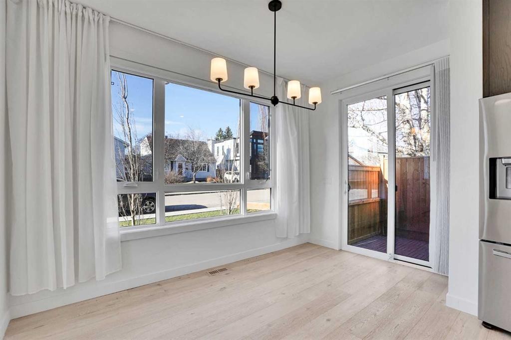 402 26 Avenue Nw, Calgary, AB - Indoor