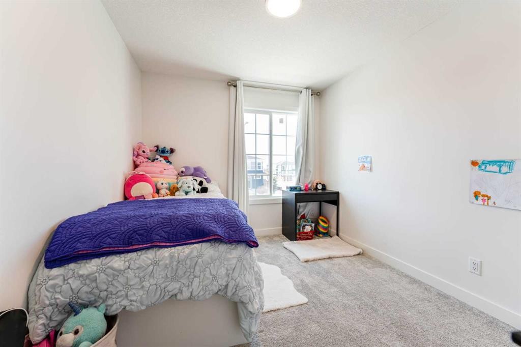 76 Lucas Boulevard Nw, Calgary, AB - Indoor Photo Showing Bedroom