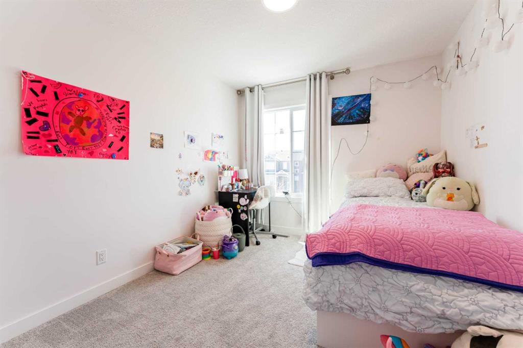 76 Lucas Boulevard Nw, Calgary, AB - Indoor Photo Showing Bedroom