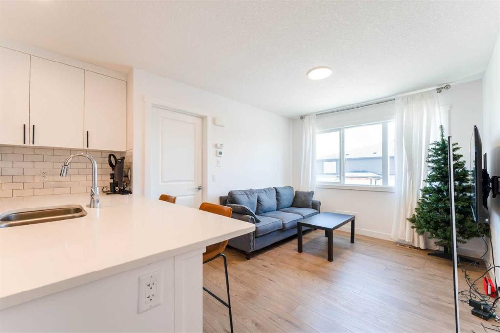 76 Lucas Boulevard Nw, Calgary, AB - Indoor Photo Showing Kitchen With Double Sink