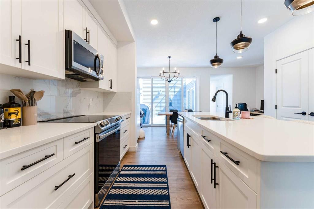 76 Lucas Boulevard Nw, Calgary, AB - Indoor Photo Showing Kitchen With Upgraded Kitchen