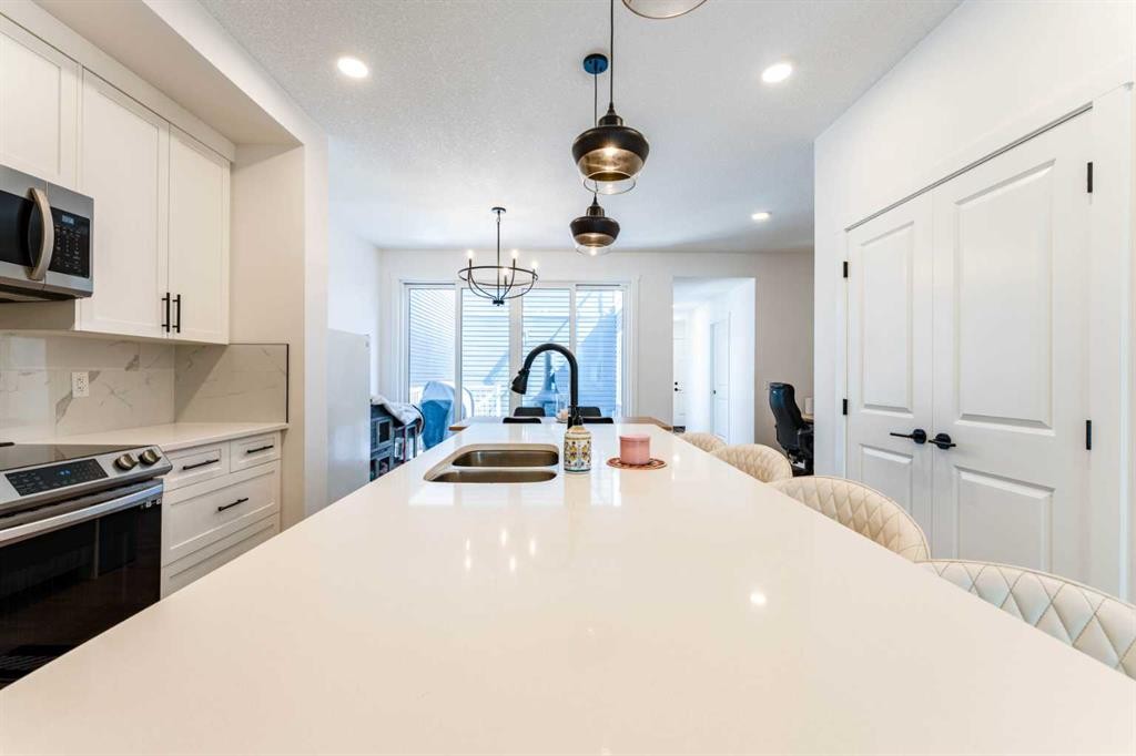 76 Lucas Boulevard Nw, Calgary, AB - Indoor Photo Showing Kitchen With Double Sink With Upgraded Kitchen