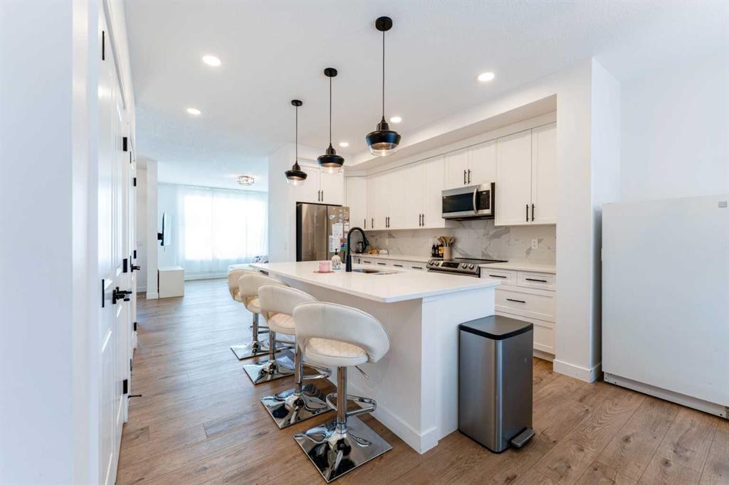 76 Lucas Boulevard Nw, Calgary, AB - Indoor Photo Showing Kitchen With Upgraded Kitchen