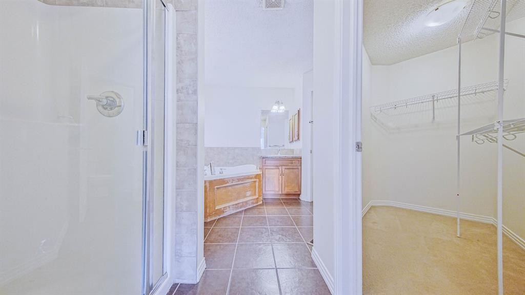 393 Windermere Drive, Chestermere, AB - Indoor Photo Showing Bathroom
