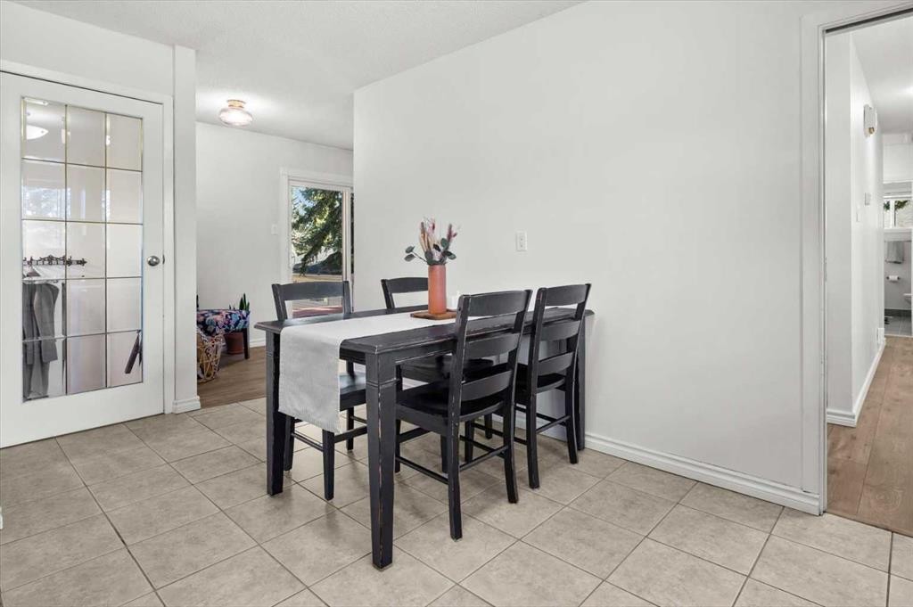 20 Brampton Crescent Sw, Calgary, AB - Indoor Photo Showing Dining Room
