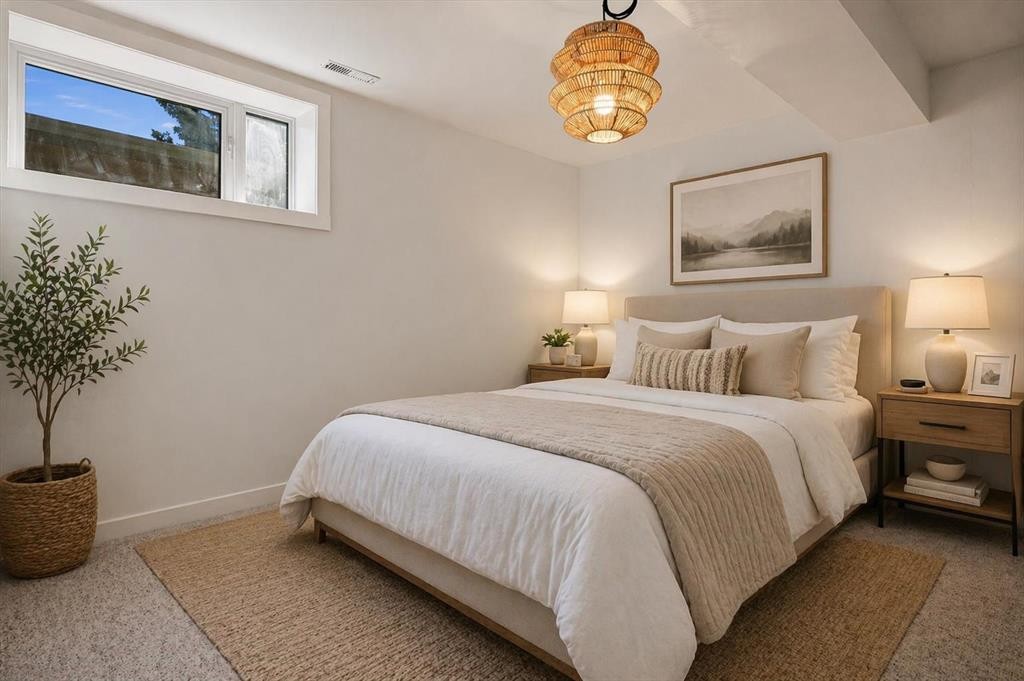 20 Brampton Crescent Sw, Calgary, AB - Indoor Photo Showing Bedroom