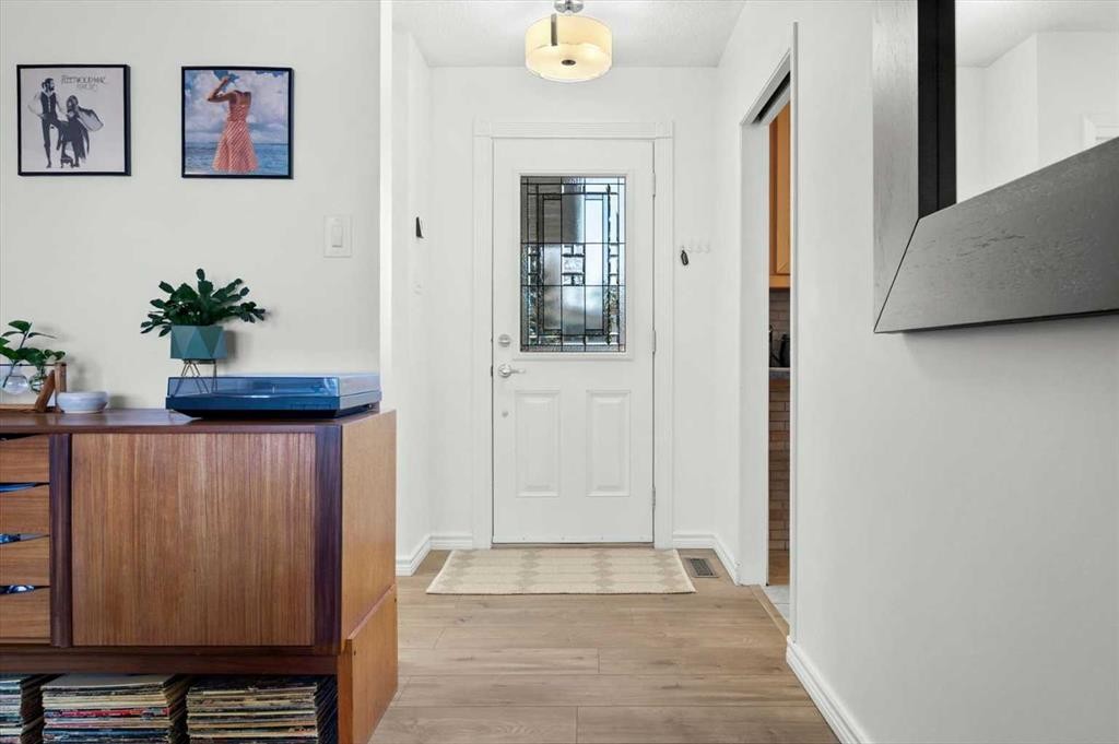 20 Brampton Crescent Sw, Calgary, AB - Indoor Photo Showing Other Room