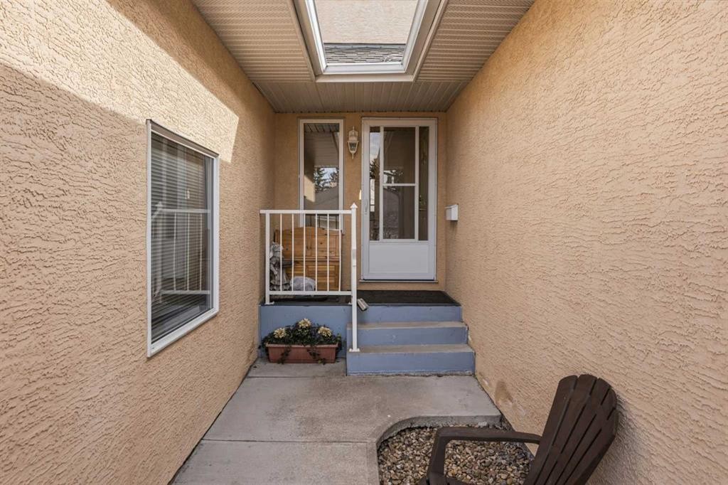 55 Cedarview Mews Sw, Calgary, AB - Outdoor With Exterior