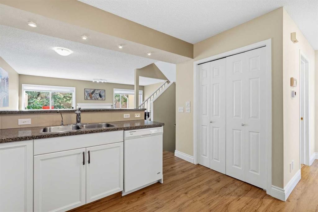 55 Cedarview Mews Sw, Calgary, AB - Indoor Photo Showing Kitchen With Double Sink