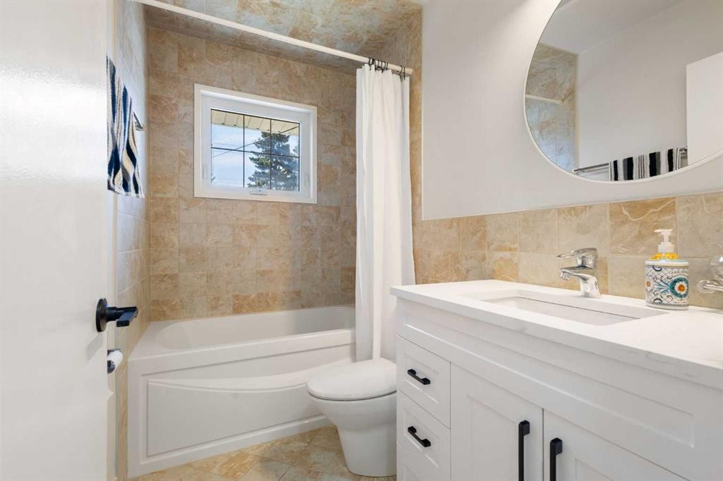 811 Seattle Drive Sw, Calgary, AB