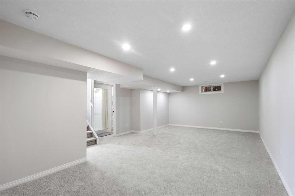 811 Seattle Drive Sw, Calgary, AB