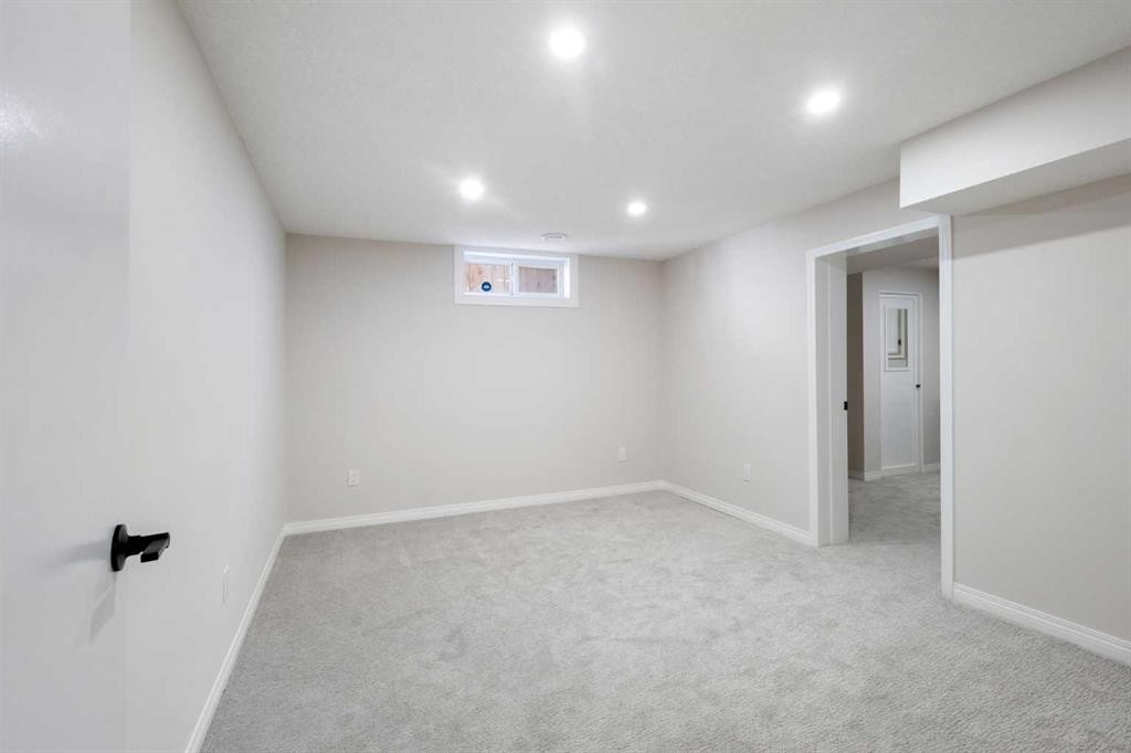 811 Seattle Drive Sw, Calgary, AB